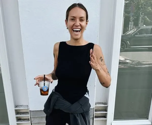 In de feestoutfit van Jitske Van de Veire zat iets meer 'peper' dan in die van de doorsnee Vlaming (foto's)