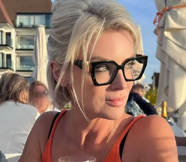 Joyce De Troch toont ons even dat ze nog altijd een geweldige tijger is in bikini (foto's)