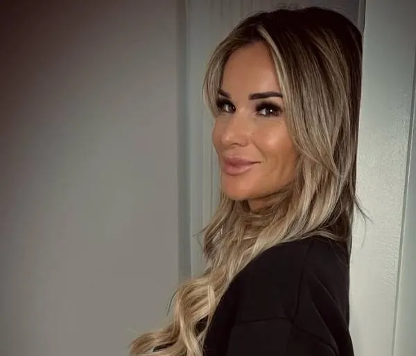 Vlaamse Deborah werd vorig jaar gekroond tot Mrs Worldwide, nu doet ze monden openvallen in heerlijke lingerie (foto's)