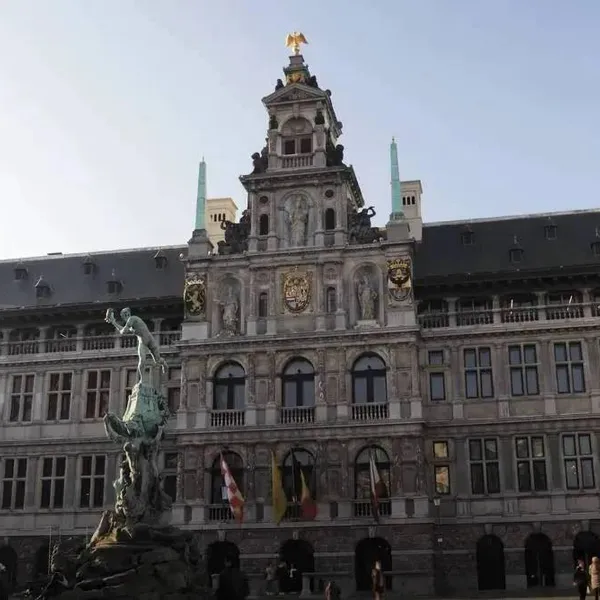 Dit verdient de burgemeester van jouw stad of gemeente: "We mogen niet klagen, maar het werk is intensief"