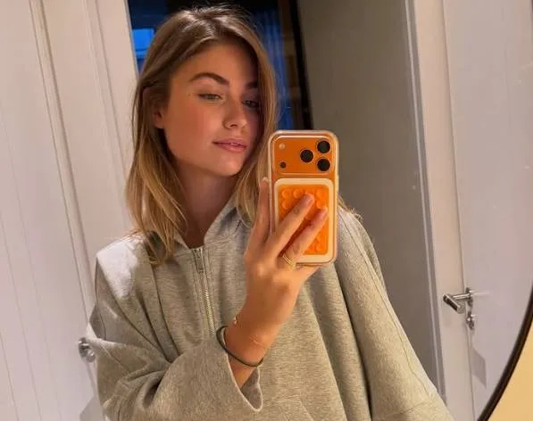 Waarom vooraan staan bij een optreden van de Nederlandse zangeres Roxy Dekker zeker geen straf is... (video)