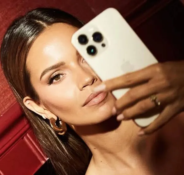 Temptation Island-presentatrice Monica Geuze toont nog eens waarom zij en bikini's een heerlijke combinatie zijn (foto's)