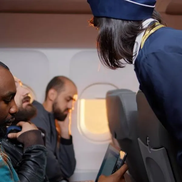 Deze 'geheime codetaal' gebruiken stewardessen aan boord van een vliegtuig wanneer ze jou een eikel vinden