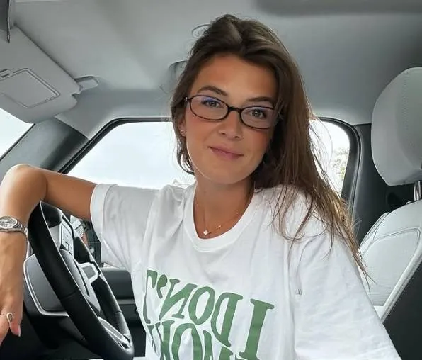 Jamie-Lee Six vertoeft op Gran Canaria en dan weet je hoe laat het is: tijd voor enkele geweldige bikinifoto's!