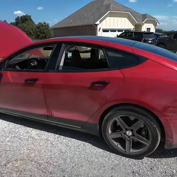 Eigenaar van tweedehands Tesla Model S krijgt al snel problemen, en is lichtjes in shock door de reparatiekosten