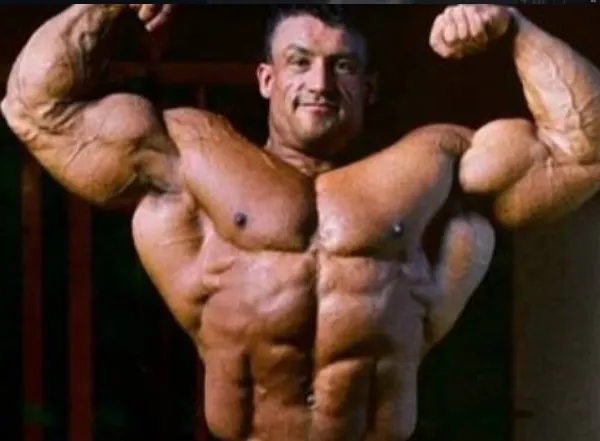 Dorian Yates, voormalig zesvoudige Mister Olympia, laat waanzinnige transformatie zien nu hij op pensioen is