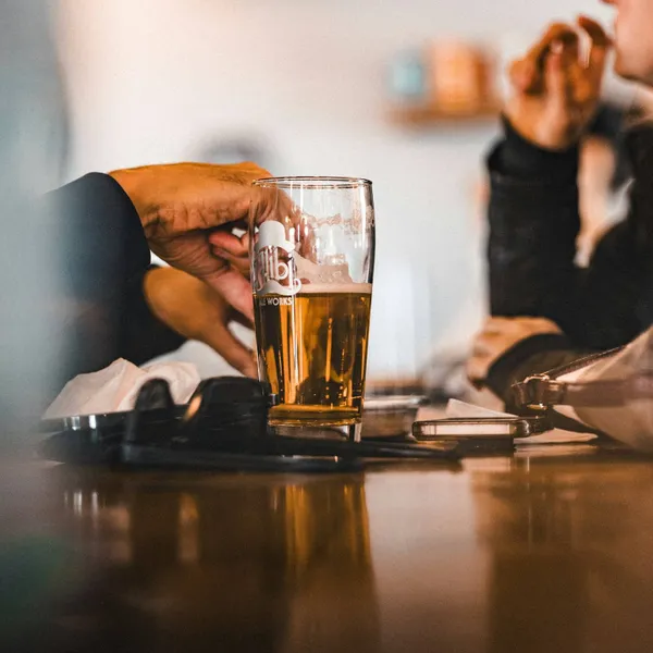 Heb jij een drankprobleem? Beantwoord deze vier vragen en je weet het meteen...