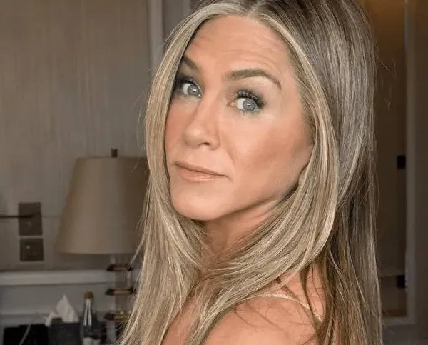 Jennifer Aniston (57!) verklapt hoe ze 'in shape' blijft, en deze heerlijke foto's zijn daar nog eens het bewijs van