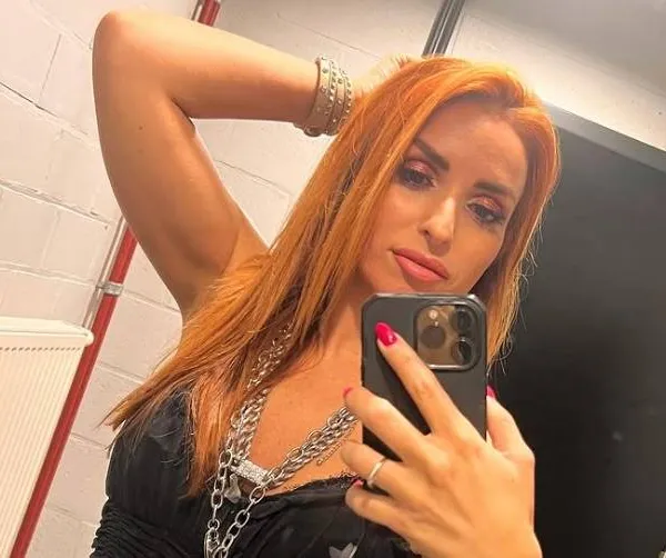 Loredana mag 40 kaarsjes uitblazen... Wie vieren dat met enkele van haar heetste foto's!