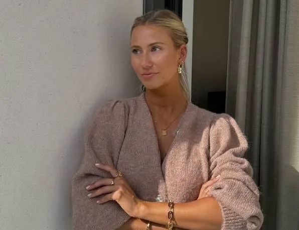 De lingerieshoot van Celine Van Ouytsel in valentijnsfeer is redelijk indrukwekkend: "Metejoor heeft het getroffen!"