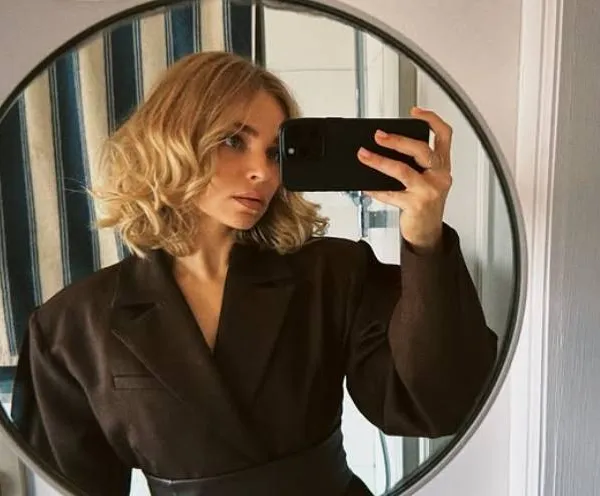 De pikante fantasie die constant door het hoofd van Julie Van den Steen flitst: "In bed zou het zo anders zijn..."