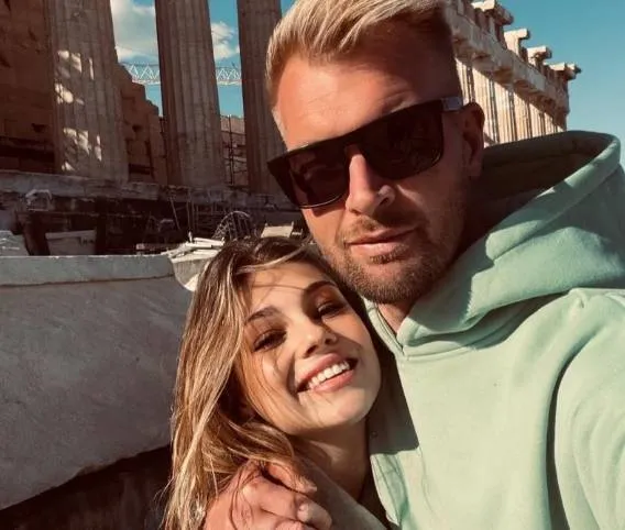 Ruben Van Gucht en vriendin Valentine vertoeven in Athene, en één 'pikante' foto maakt de tongen los