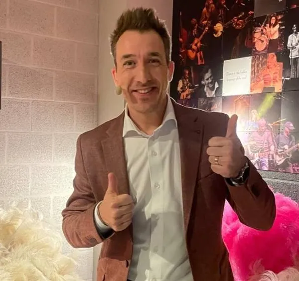 Andy Peelman vindt zichzelf een goeie minnaar en legt uit waarom: "Dan kreun je gewoon wat meer..."