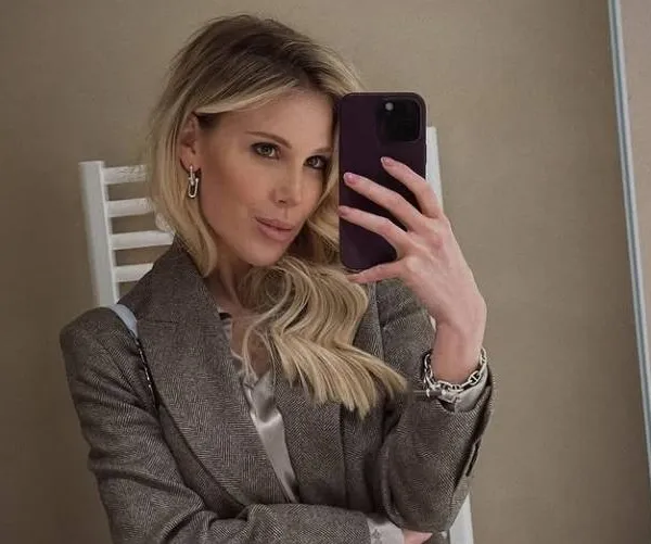 Vlaams model Marieke Vannieuwenhuyse dropt een fotoshoot waarvan je spontaan stevige vapeurs krijgt