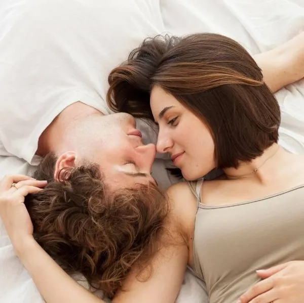 Vlaamse vrouwen verklappen wat ze willen dat mannen met hen doen in bed: "Laat die tong maar gaan..."