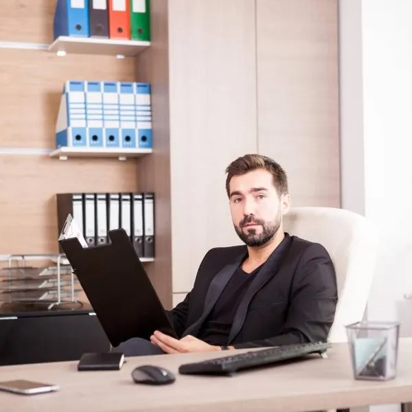 Dit is wat topmanagers verdienen bij grote Vlaamse bedrijven: "Geen slecht loon, maar we kloppen meer uren dan onze werknemers"