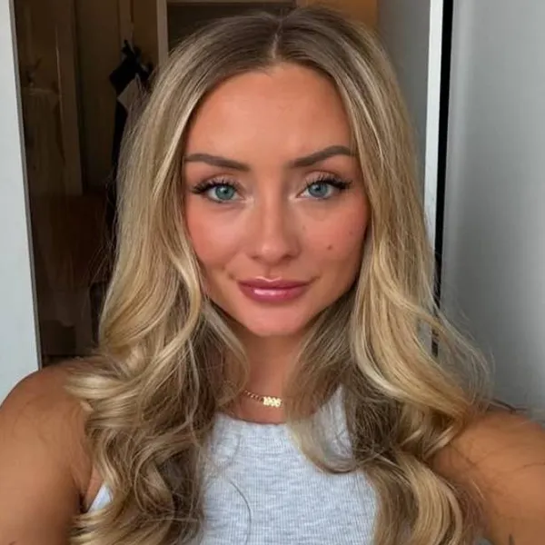 Onze favoriete Vlaamse personal coach Chanelle showt nog eens haar lekkerste fitnesspakjes (foto's)