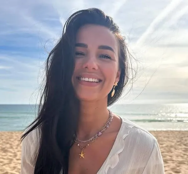 Keukenprinses Nina verruilt voor even haar koksmuts voor een paar heerlijke bikini's (foto's)