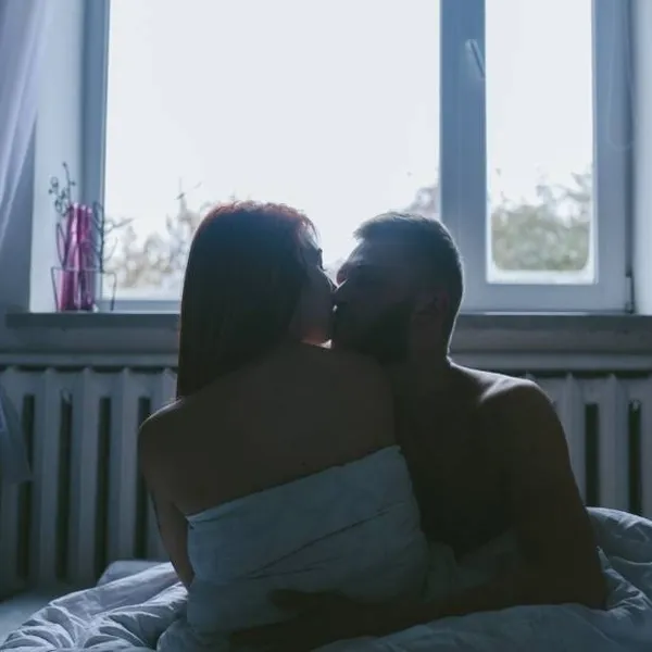 Lotte en Tom waagden zich in bed aan de bizarre én gevaarlijke 'Omorashi-fetisj': "Zijn we te roekeloos geweest?"