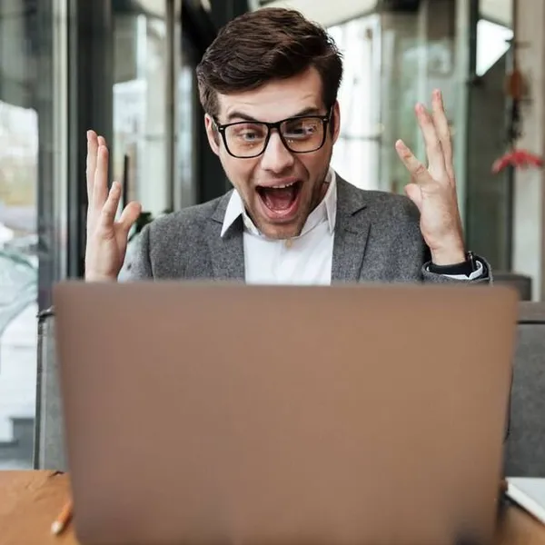 Bijna niemand weet het, maar dit 'gigantische' bedrag krijgen Belgen bij uitval van internet of telefoon: "Is dit om te lachen!?"