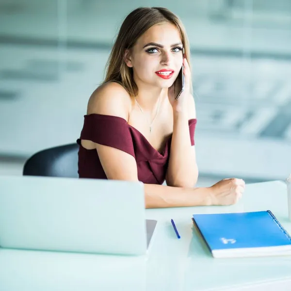 "Ik krijg pikante uitdagingen van mijn baas... Als ik erin slaag, word ik daarvoor beloond... in natura!"