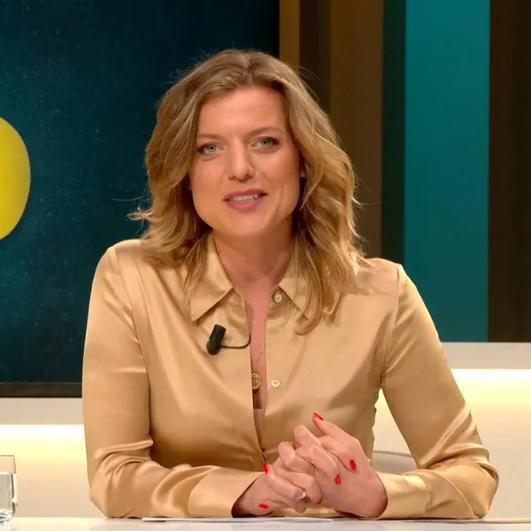 Wat Ella Leyers nu zegt over De Ideale Wereld én haar liefdesleven met 'grote baas' Jan Eelen verbaast iedereen