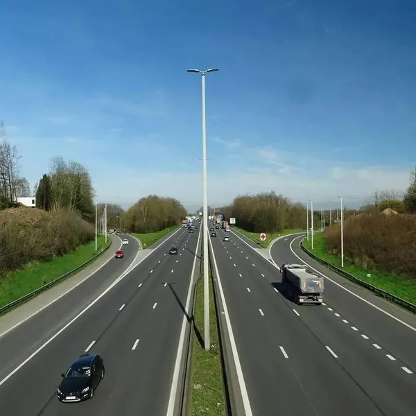 Nieuwe snelheidsregel kan Belgische bestuurders veel geld kosten: "Rijgedrag aanpassen is de boodschap!"