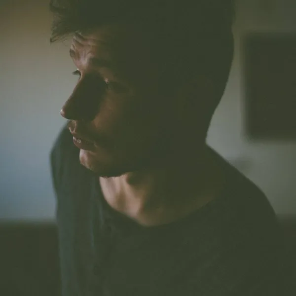 "Ik ben 29 en deed het met een cougar van 63... Ze liet me sterretjes zien met haar zweepje en handboeien!"