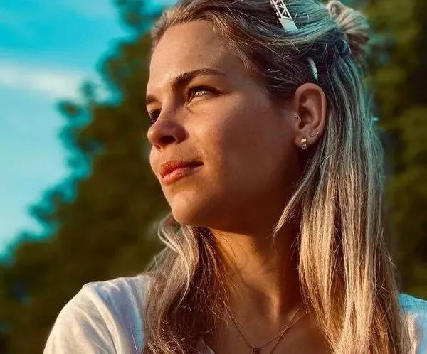 Klaasje Meijer blaast 31 kaarsjes uit... Tijd voor een feestje met enkele van haar heetste bikinifoto's!