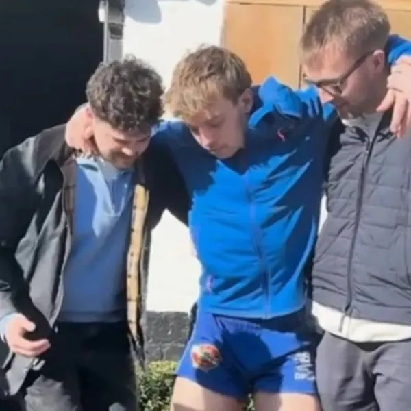 24 uur aan een stuk lopen, het doet iets met een mens... Zeker als je het in een café doet!