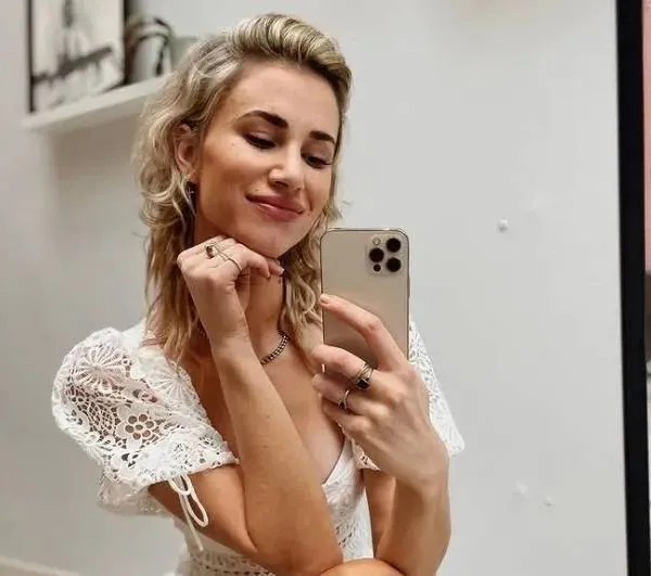 Zwangere Lize Feryn toont zich in bikini tijdens huwelijksreis: "We waren toen stiekem al met drie..." (foto's)