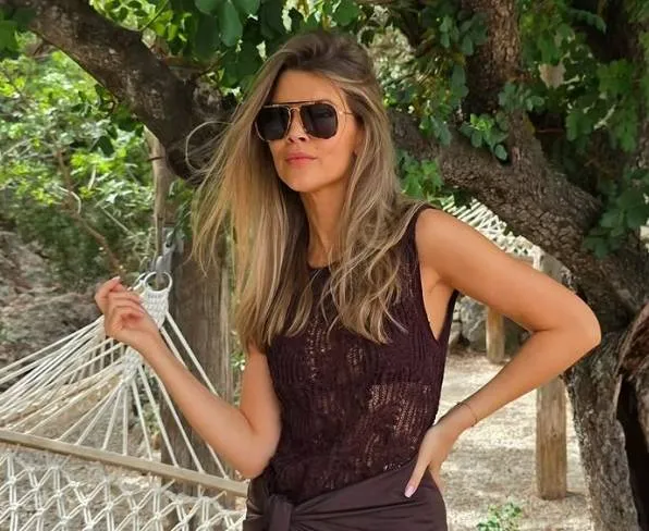 Ex-Miss België Justine De Jonckheere poseert in bustier met kant... en alle Vlaamse mannen zijn weer dolverliefd (foto's)