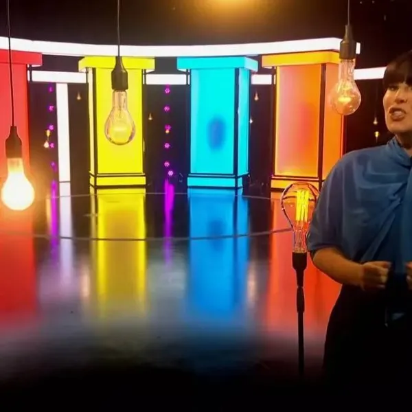 Pikante show 'Naked Attraction' krijgt Vlaamse versie, en deze vrouwelijke BV zal het presenteren: "Wel eerst aan mijn lief gevraagd!"