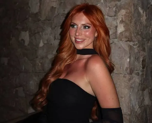 Door de outfit van Jolien uit Big Brother (en voormalig Miss Exclusive) kun je zomaar doorkijken... En da's redelijk heet! (foto's)