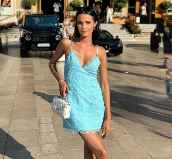 'Real Housewife' Julie die zich in het zweet werkt in het krachthonk... dat is verdomd fascinerend om naar te kijken