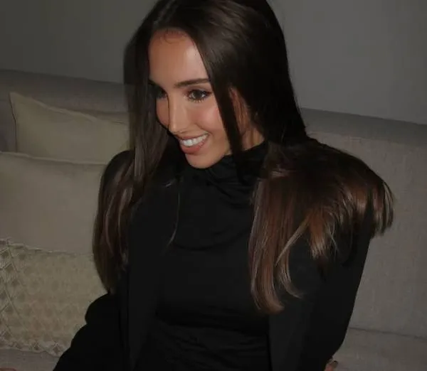 De heerlijke ex-Miss Limburg Leentje Jorissen die een shoot voor zwemkledij doet... dat kan alleen maar vuurwerk geven (foto's)