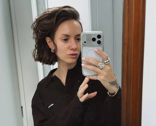 Jitske Van de Veire ziet zichzelf weer heel graag én doet haar 'boobies' een groot plezier (foto's)