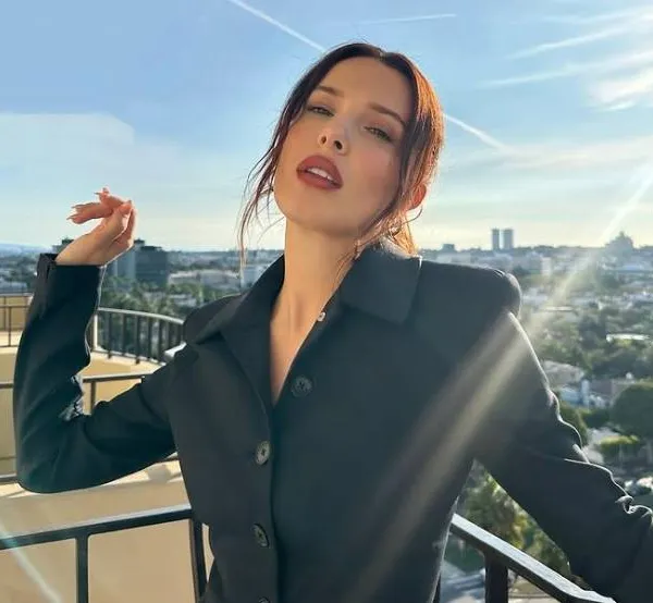 Stranger Things-ster Millie Bobby Brown toont zich in haar slaapkledij... en da's best wel fascinerend