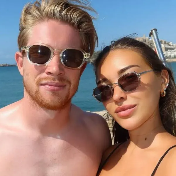 Alle mannen in Napels zijn plots stapelverliefd op Michèle, de vrouw van 'KDB', nadat ze nog eens heerlijke foto's deelt