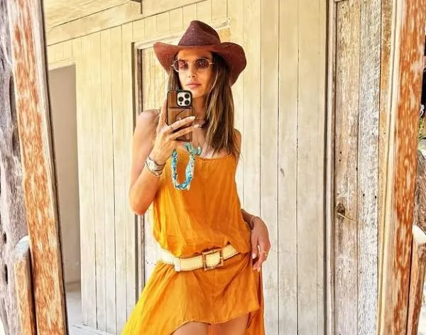 Topmodel Alessandra Ambrosio toont in bikini waarom miljoenen mannen aan haar voeten liggen (foto's)