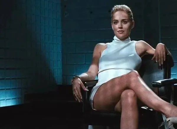 Iconische Basic Instinct-scène verbergt een 'duister geheim': "Ik werd compleet misleid!"