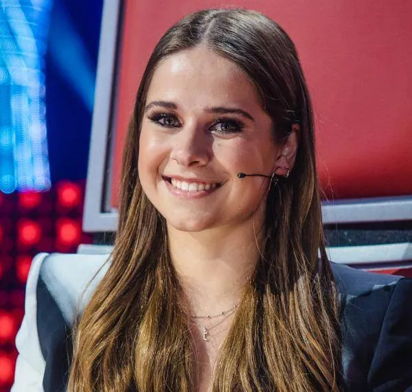 Plots is het decolleté van Laura Tesoro hét gespreksonderwerp, en dit is haar reactie daarop...