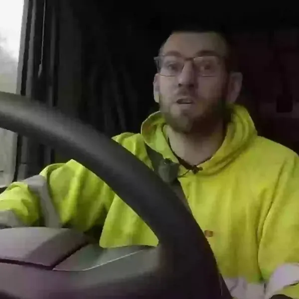 Vrachtwagenchauffeur deelt 'waarheid' over zijn job, en toont loonbrief met verrassend bedrag dat hij verdient
