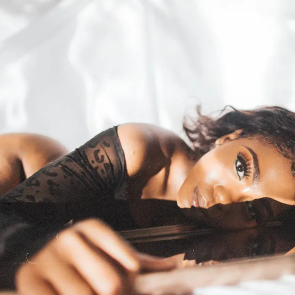 "Ik kan niet klaarkomen bij mijn man... Dus nu ga ik naar die buurman en die fikst het in geen tijd!"