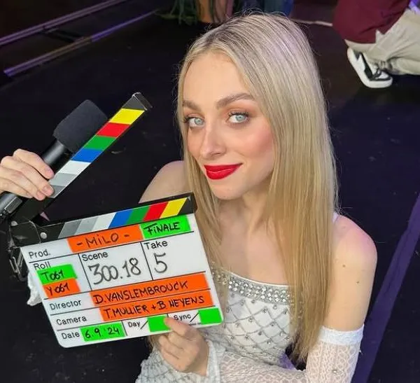 Camille Dhont poseert in een 'spannende' outfit en dat is voldoende om weer flink wat mannen gek te maken