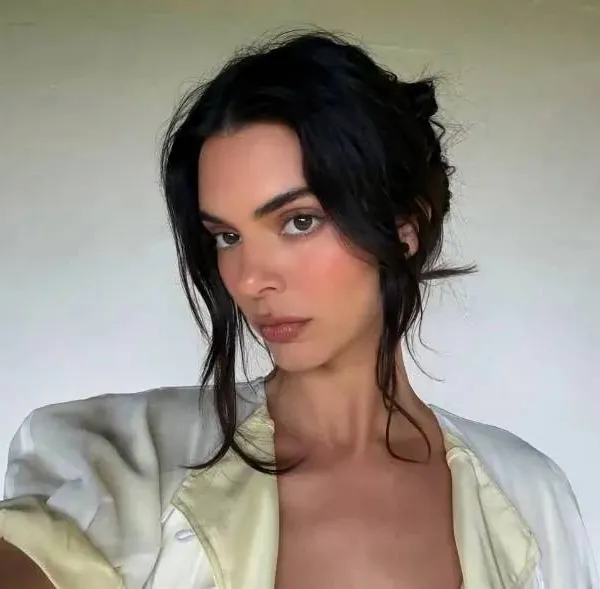 De twee 'heuveltjes' van Kendall Jenner verschijnen op het toneel... en daar kan je uren naar kijken (foto's)