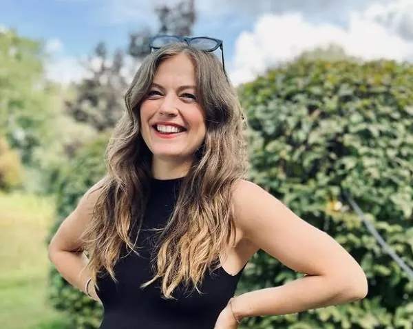 Dat zien we ook niet elke dag: Frances Lefebure toont zich in badpak en haar volgers gaan uit hun dak! (foto's)