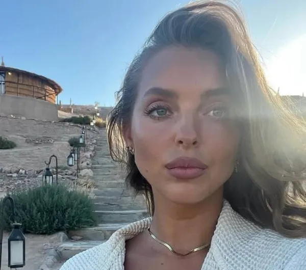 Luna Stevens trekt een bikini aan en laat ons close-up meegenieten van haar geweldige 'rondingen' (foto's)