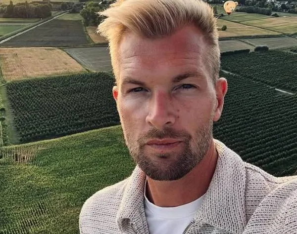 'RVG' poseert weer naast een bekende Vlaamse deerne en het internet gaat natuurlijk los: "Het blijft een sloeber hé!"