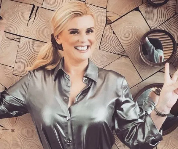 Je herkent ze totaal niet meer... maar Betty uit Big Brother geniet wel in bikini aan het zwembad (foto's)